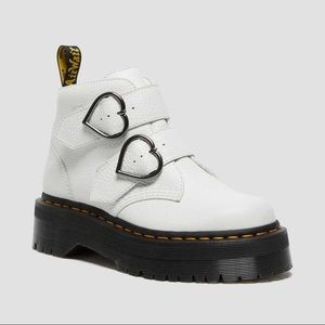 Dr. Martens Devon Heart